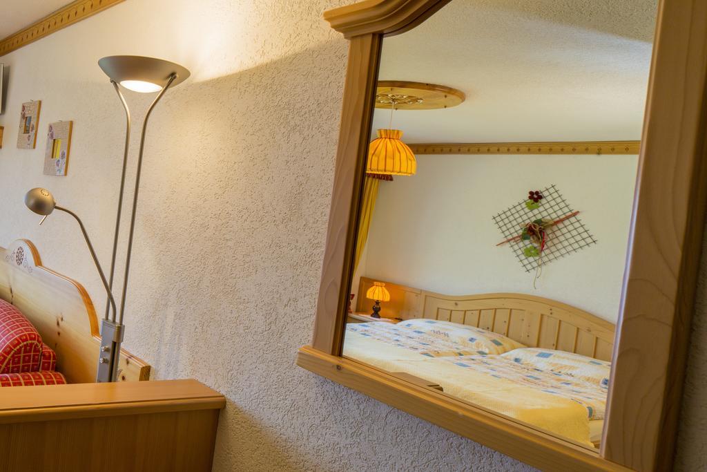 Alpenhotel Zur Wildi Lauchernalp Wiler Chambre photo